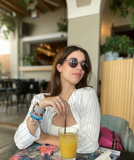 Anah Elisa star high quality pic