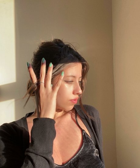 Anah Elisa star nude pic