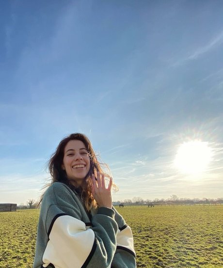 Anah Elisa model photo