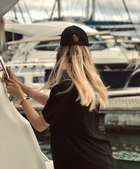 Anah Elisa adult actress photo