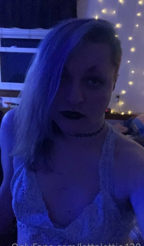 lottalottie420 pretty model pic