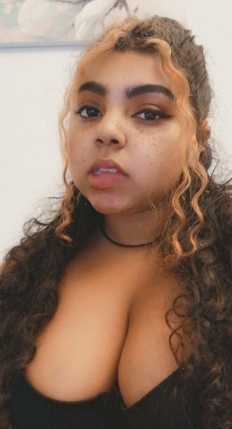 sillytilly nude model photo