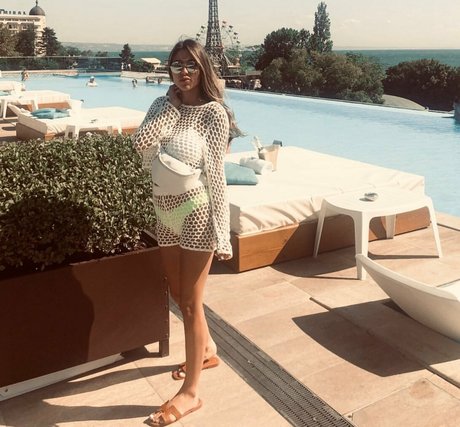 Meshi Malka star pornographic photos