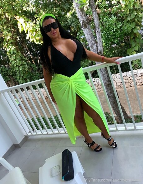 naughtybitchhh8 Quick model image