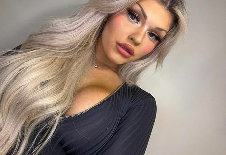 Mayakellzz pretty pornstar img