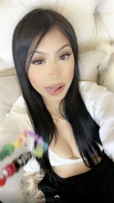 Pretty Boobs adult star pic