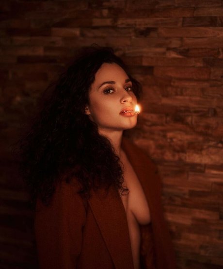 Smallcurlyfry hd actress photos