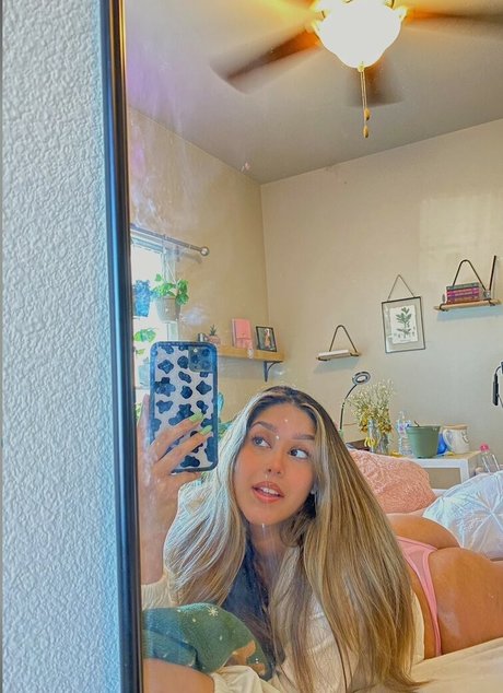 Virginhottie model sexy picture