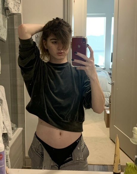 Newdle Head Bella pornstar free pictures