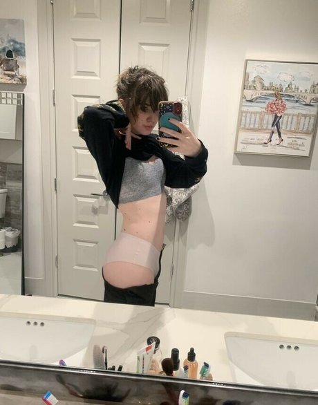 Newdle Head Bella model hd gallery