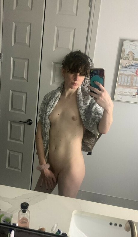 Newdle Head Bella model exclusive pics