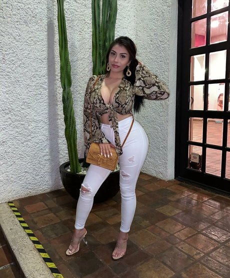 Michelle Balderrama star hd photos