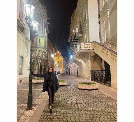 Katrina Louise Paul beautiful model picture