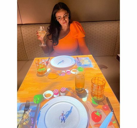 asian top onlyfans hot sexy pic