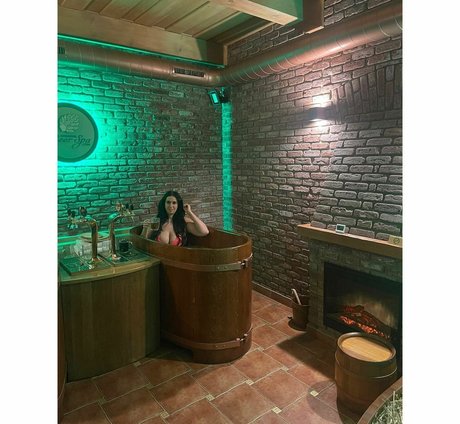 Katrina Louise Paul hd model archive