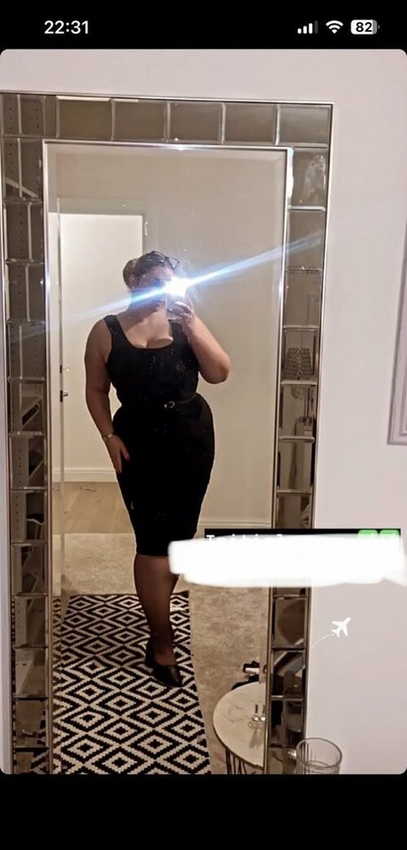 Hollie H star naked pics