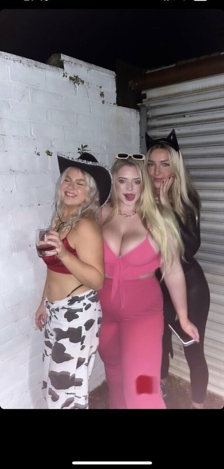 Hollie H star erotic images