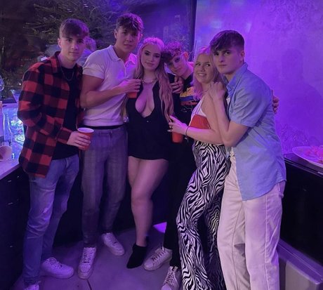 Hollie H top star gallery