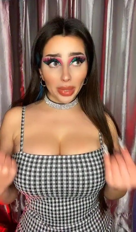 Vai Monroe star xxx pics