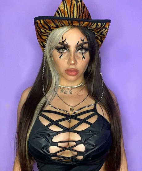 Vai Monroe star top archive