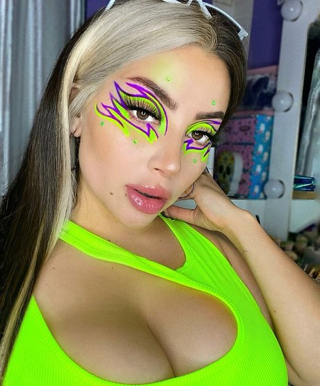 Vai Monroe porn model galleries