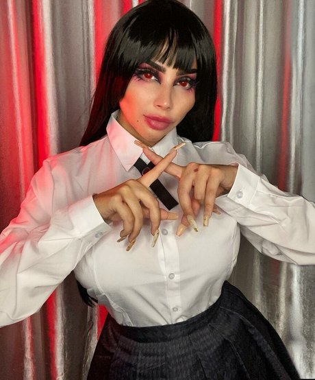 Vai Monroe model adult picture