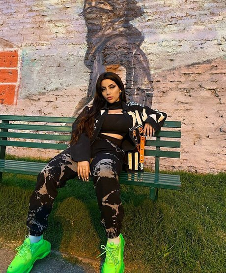 Vai Monroe art star gallery