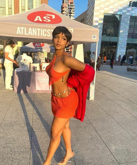 Nia no long pornographic model pics