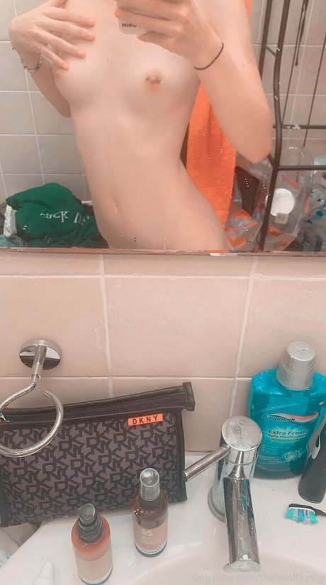 thelewdbunny model exclusive image