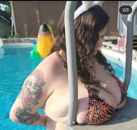 Busty Ambz top model images