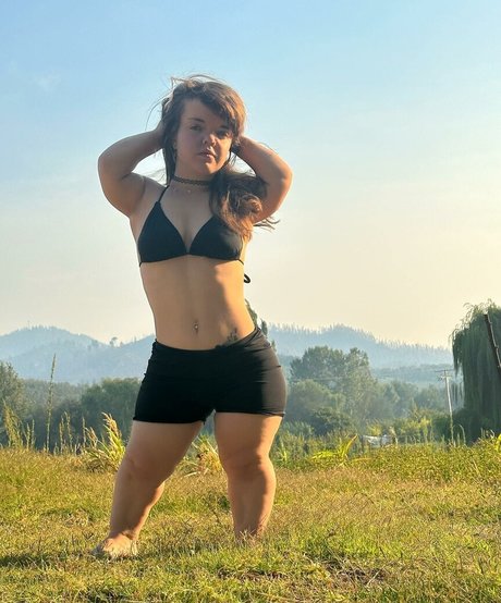 Jomini Dancer erotic model pictures