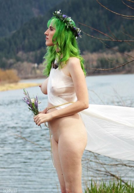 Cleo Mckeever naked model picture