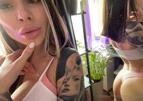 aliceluxxx pornstar erotic photos