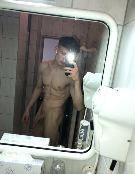 lucashallfree model free pic