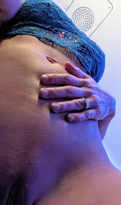 Sensual Hottie nudes pornstar images