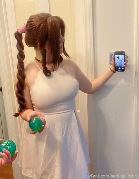 aerithgainsbro model naked gallery