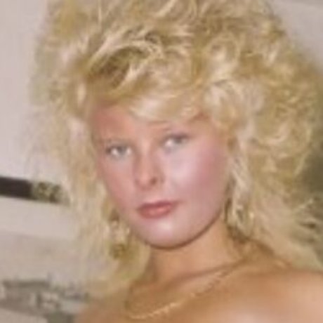 Fiona Cooper naked model pics