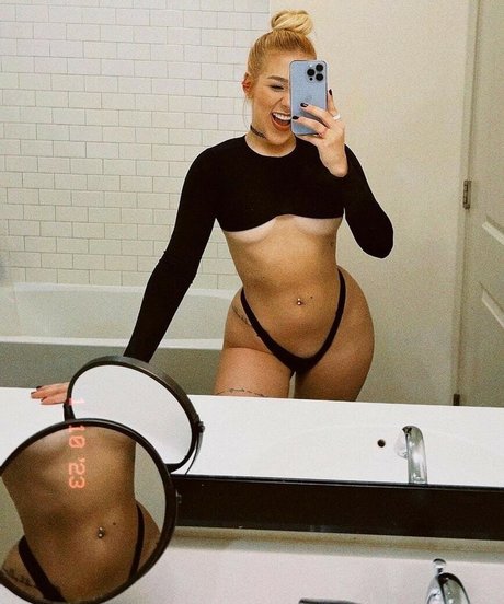 Office Sluts pretty model pictures