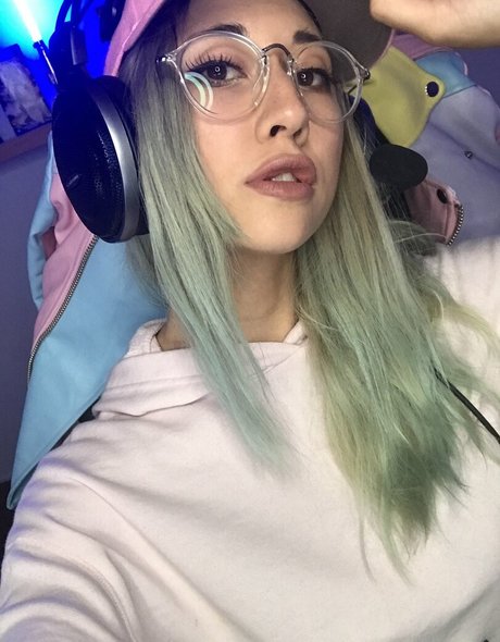 Sinneddonut pornstar sexy photo