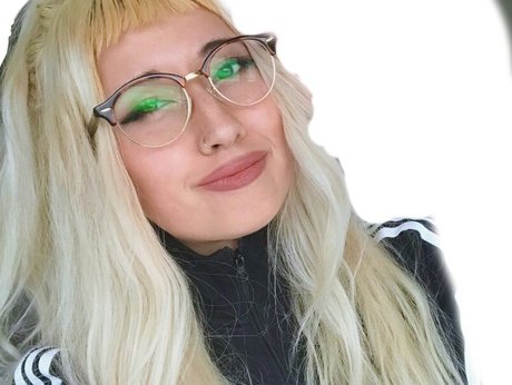 gay kissing onlyfans adult images