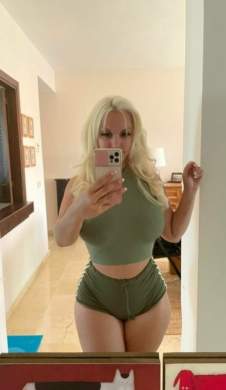 blondiefesserfree model hot photos