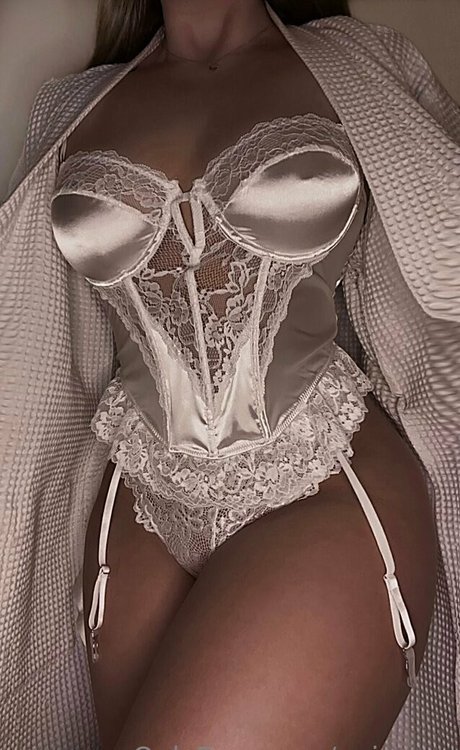 enireves hot star photos