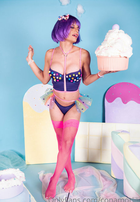 conamorlili exclusive model pictures