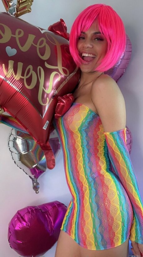 conamorlili naked model image