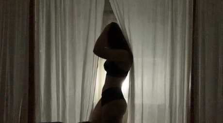 raarii pornstar naked images