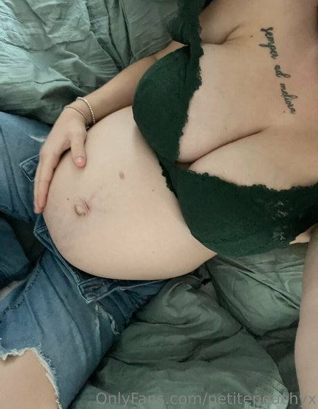 petitepeachyx free actress pic