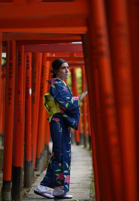 gh05t girl sexy model pic