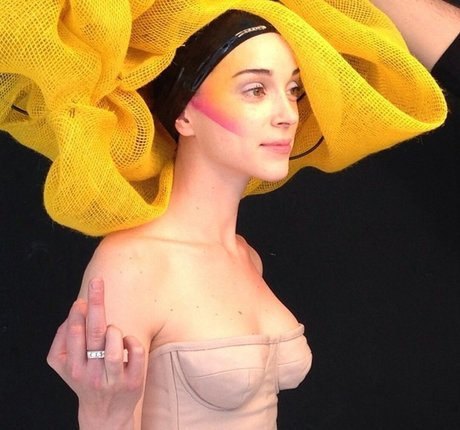 Annie Clark perfect model pictures