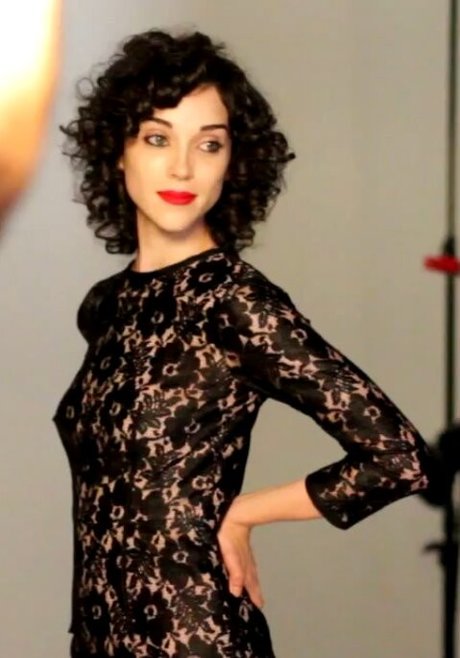 Annie Clark model art galleries