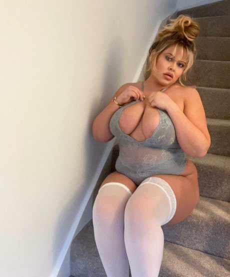 Susannah Elizabeth model free picture